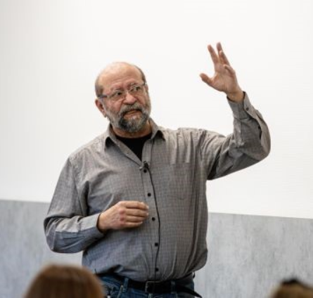 Huják Attila előadő